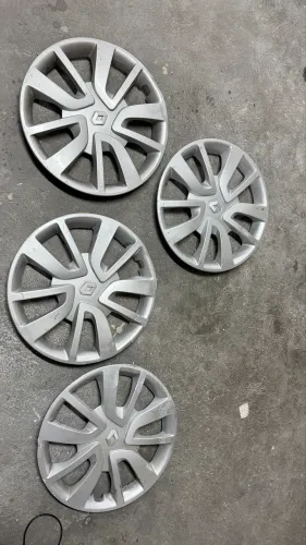 Vendo jogo de calotas originais Sandero ( não é réplica )
