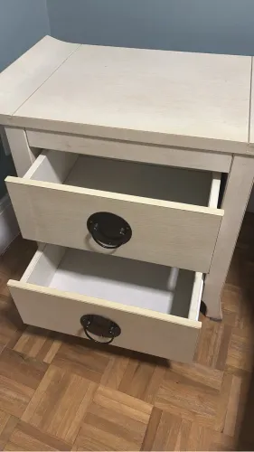 Mesa de Cabeceira com 2 gavetas