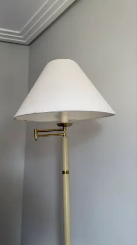 Luminária de chão clássica