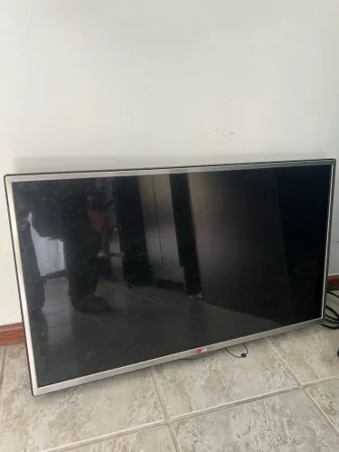 TV com tela cinza 32 pol led LG Doação