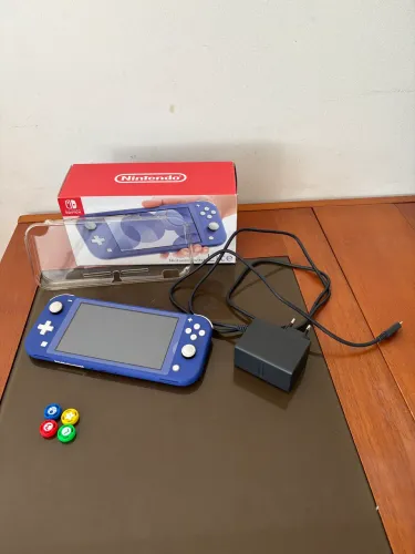 Nintendo Switch Lite seminovo com acessórios