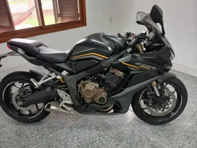 CBR 650R 2022 9000KM