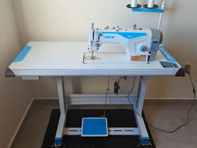 Máquina de Costura Industrial Jack A2B Reta
