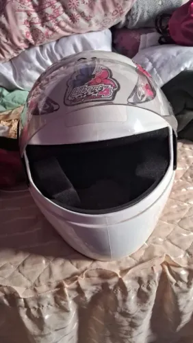Capacete liberty 4 feminino ( usado apenas duas vezes)
