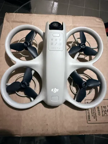 Drone DJI Neo + 2 baterias usado