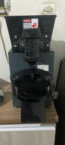 Máquina de salgados Black Mix compacta print