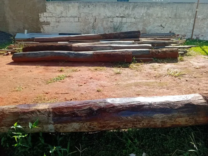 Toras de Aroeira 6un. R$1800,
