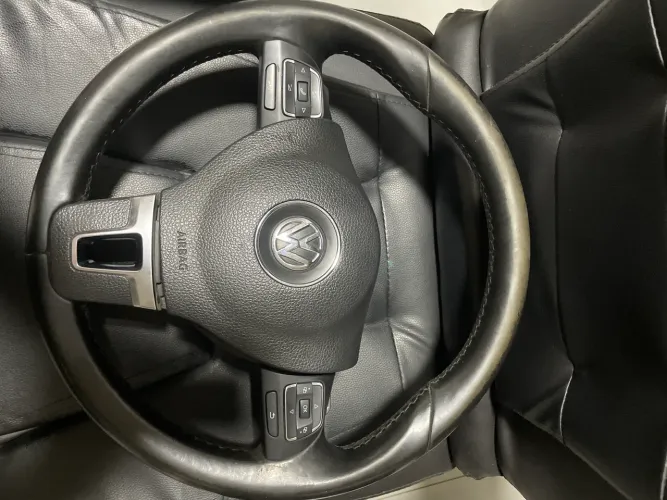 Vendo Volante Jetta otimo estado negociavel so hoje