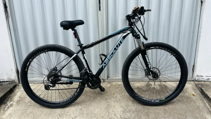 Bicicleta Absolute Nero Shimano