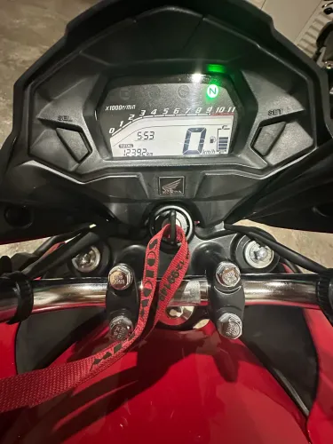 Oportunidade única, moto impecável baixa quilometragem com apenas 12 mil e 392 km