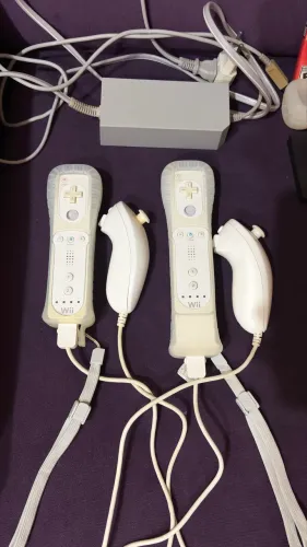 Nintendo Wii americano com caixa