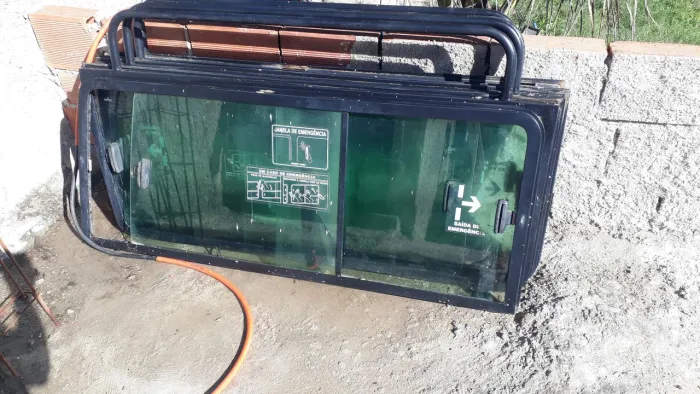 5 janelas micro ônibus com borrechao