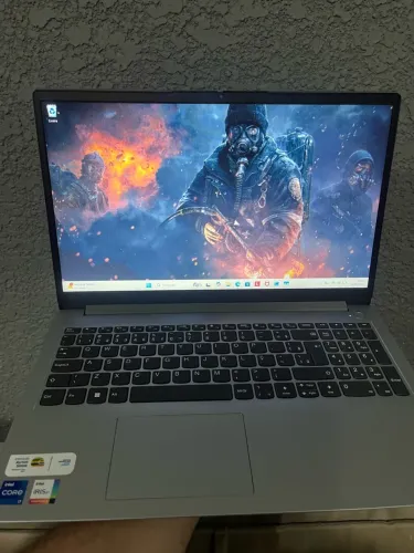 ?Vendo Notebook Lenovo i7-1255U 12GB Ram SSD NVMe 512GB Placa:Intel Íris Xe Graphics 6GB ?