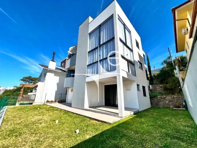 Casa em Condomínio 4 quartos na Carvoeira