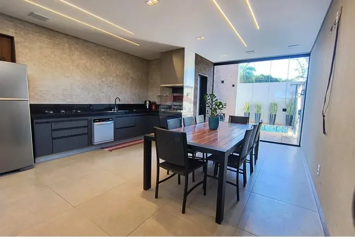Condominio Volpi - Casa com piscina, com energia solar.