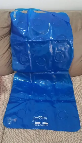 Assento com encosto d' agua