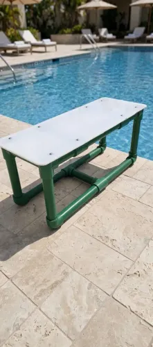 Plataforma, banco para piscina, aulas de natação ou segurança em casa.