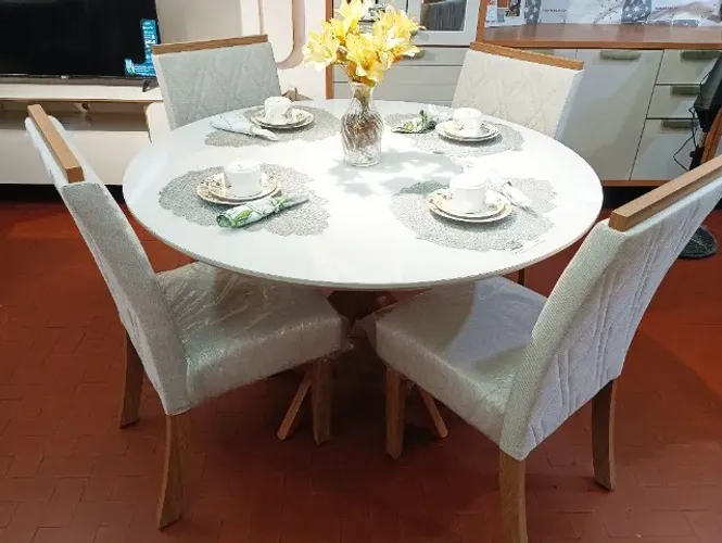 Conjunto de Jantar Mesa Redonda Sofia c/ 04 Cadeiras Bordadas Vitta.