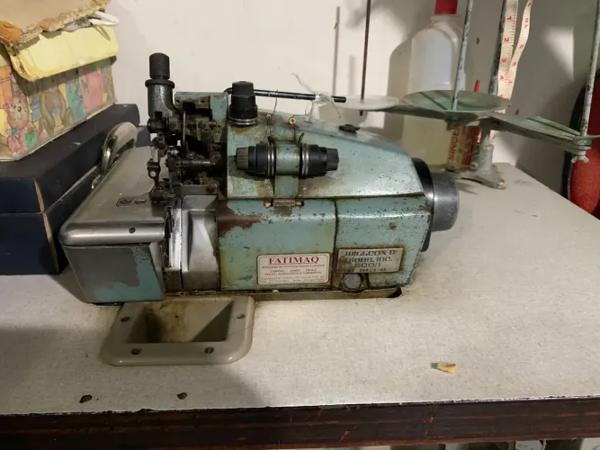 Vende se máquina orveloque industrial