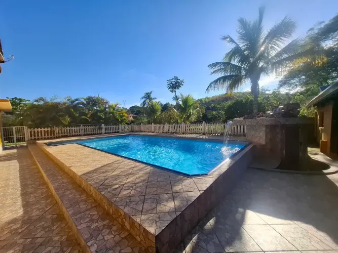 Sitio com casa de caseiro e lazer completo a poucos minutos do Centro de Guararema