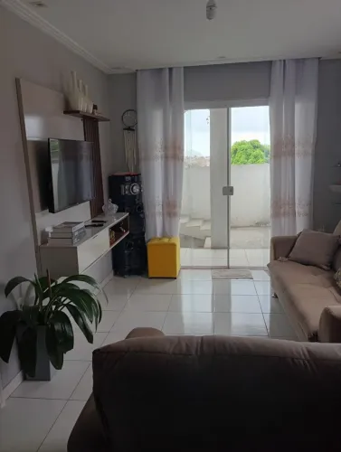 Casa primeiro andar , com 2/4 sala , cozinha, banheiro, área de serviço,