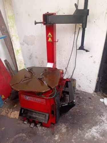 Desmontadora de pneus