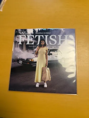 VINIL SINGLE FETISH COLORIDO - SELENA GOMEZ