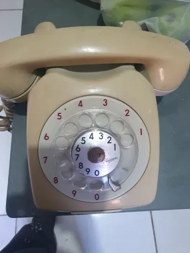 Telefone antigo de linha