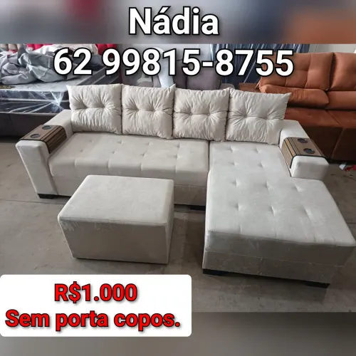 Sofá bege claro com chaise