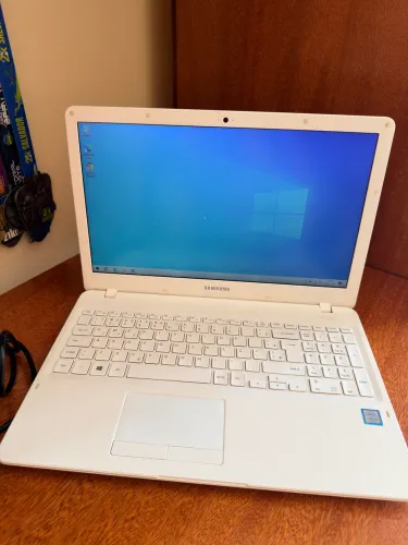 Notebook Samsung 300E - tela 15,6? - modelo NP300E5L