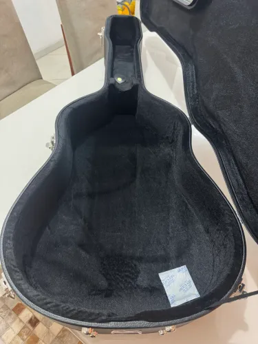 Case Rígido Fender (original) para violão Folk.