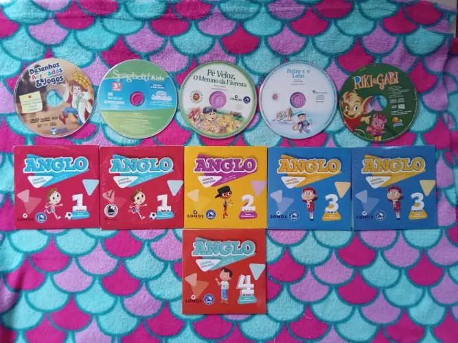 Lote de CD e CD-ROM Escolares