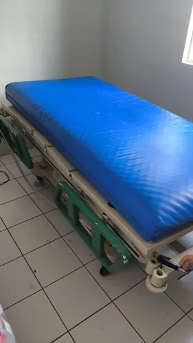 Cama hospitalar manual manivela acompanha colchão