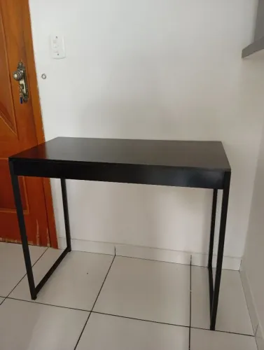 Mesa de escritório em bom estado