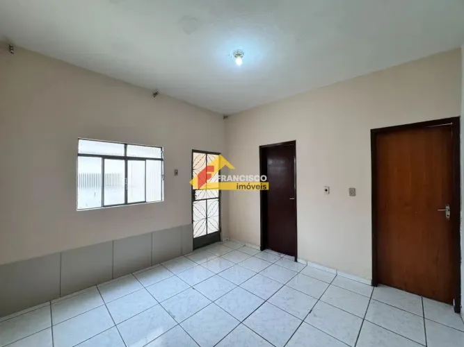 Casa para aluguel, 3 quartos, 1 vaga, Planalto - Divinópolis/MG