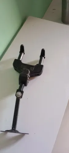 Vende-se um suporte para guitarra e violão