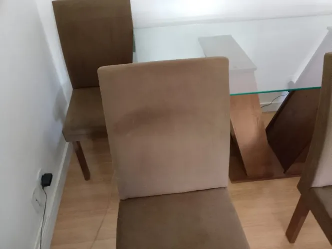 Mesa com 6 cadeiras