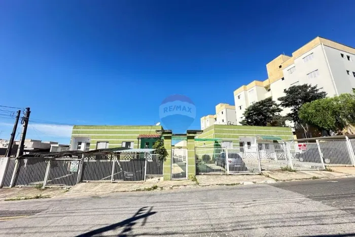 Casa à Venda no Condomínio Delfos  2 Quartos e Excelente Localização em Aparecidinha, R$ 1