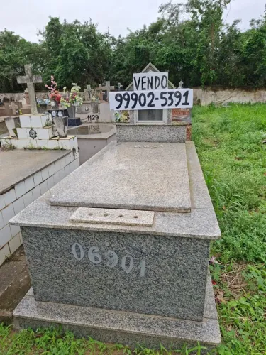 VENDO JAZIGO/ TÚMULO. SÃO SEBASTIÃO/ CAMPOS DOS GOITACAZES/RJ.