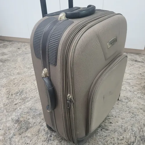 Mala Sestini - Expansível. Comporta 10kg