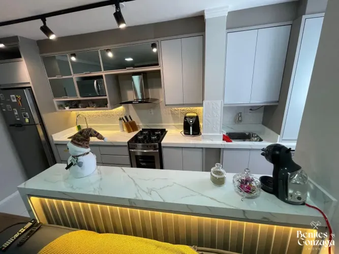 VENDA | Lindo apartamento Condomínio Marina do Ingá, semi mobiliado com 2 quartos e sacada
