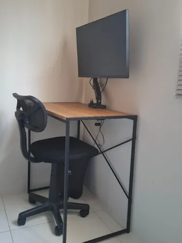 Escrivaninha 80x45 e cadeira de escritorio
