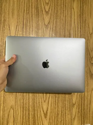 MacBook Pro A1707 15" com processador Intel Core i7, 16 GB RAM, 2000Gb SSD, 4gb GPU