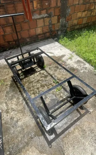 Carrinho de tração em exkente estado , suporta até 600 kg .$650