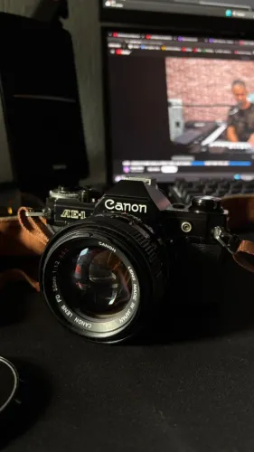 CAMERA ANALÓGICA CANON AE-1 + LENTES E ACESSÓRIOS (KIT RARÍSSIMO)