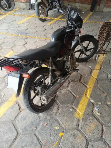 Vendo fan 125  ks ano 2007 moto muito boa pneus bons fácil de transferir valor 6700