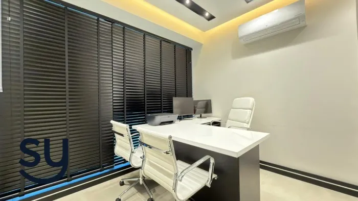 Sala mobiliada no Trend Praia de Belas para locação