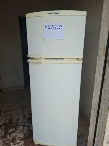 Vendo geladeira frost free Funcionando 