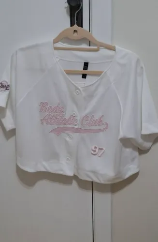 Camisa cropped cotton on tamanho P-M