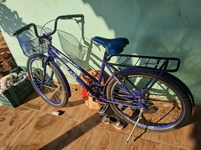 Vende-se essa bicicleta cairu com nota fiscal no valor de 300,00 reais